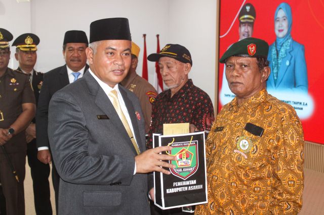 KETUA DPRD ASAHAN  MENGIKUTI ACARA RAMAH TAMAH DENGAN PARA PERINTIS DAN VETERAN SERTA ANGKATAN 45 DAN PARA PEJUANG KEMERDEKAAN RI KABUPATEN ASAHAN
